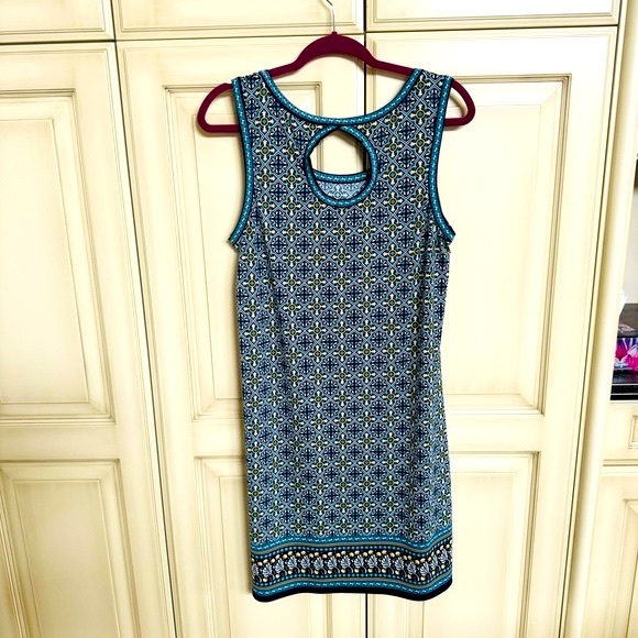 Max Studio Blue Medallion Stretch Sleeveless Dress with Keyhole Back Size Large - Picture 4 of 7